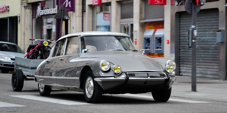 Citroën DS on the streets of Nancy, France. (Click for a higher-resolution version.) Image © 2013 Alexandre Prévot; used under the terms of the Creative Commons Attribution-ShareAlike 2.0 Generic license.